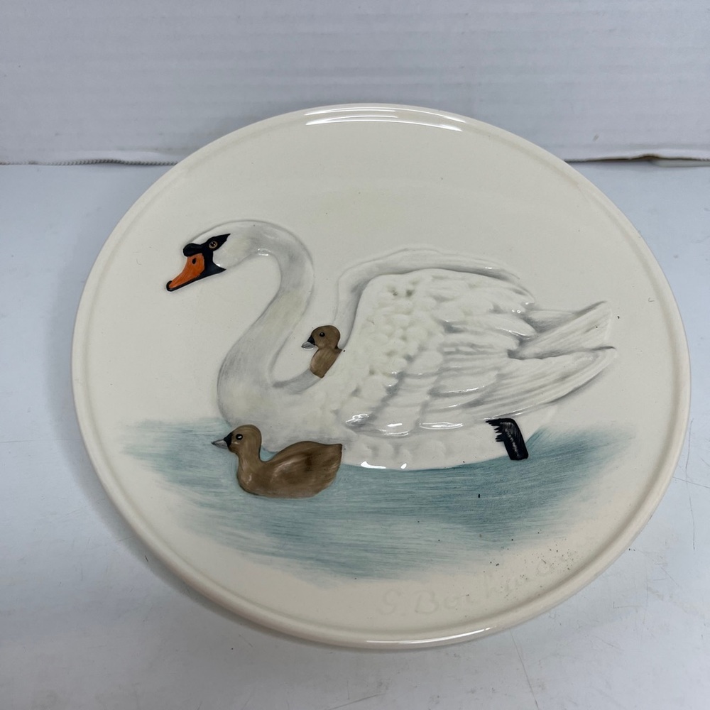 Goebel W. Germany Vintage 1982 Collector's Plate Swans & Signets